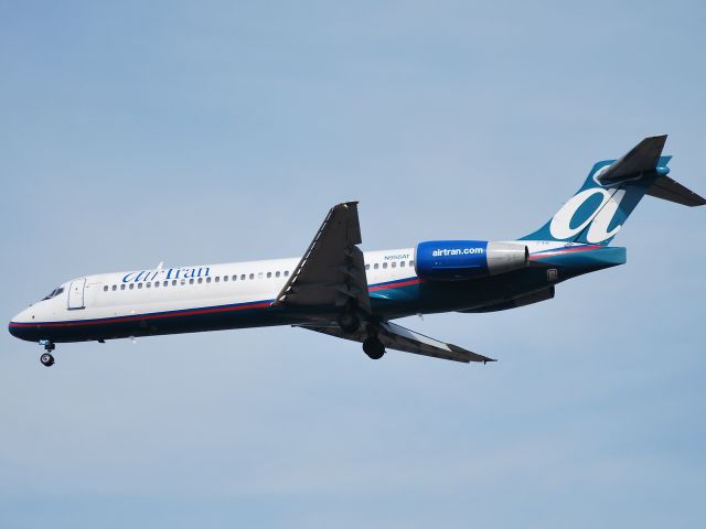 Boeing 717-200 (N958AT) - Approaching runway 23 - 3/11/09