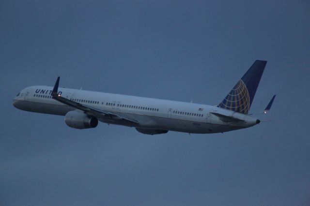 BOEING 757-300 (N57857)