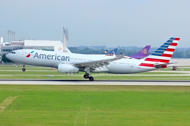 Airbus A330-300 (N280AY)