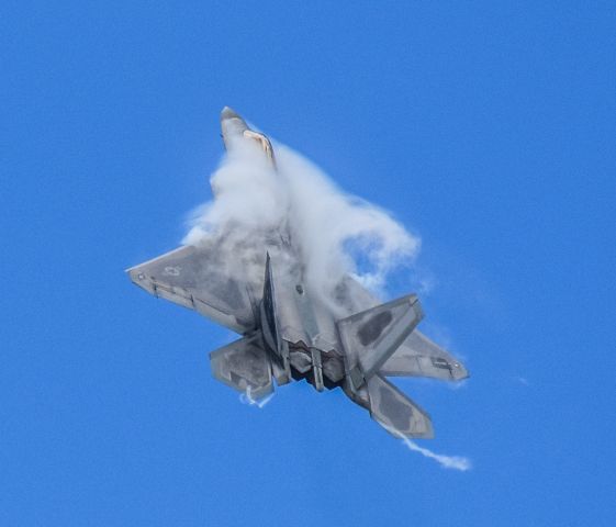 Lockheed F-22 Raptor —