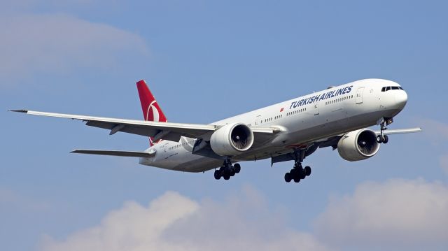 BOEING 777-300ER (TC-LJC)