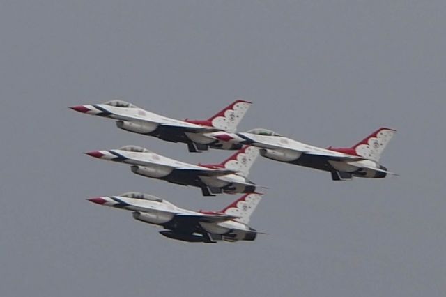 Lockheed F-16 Fighting Falcon — - Thunderbirds at the beginning of their routine against a cloudy sky  2015 show