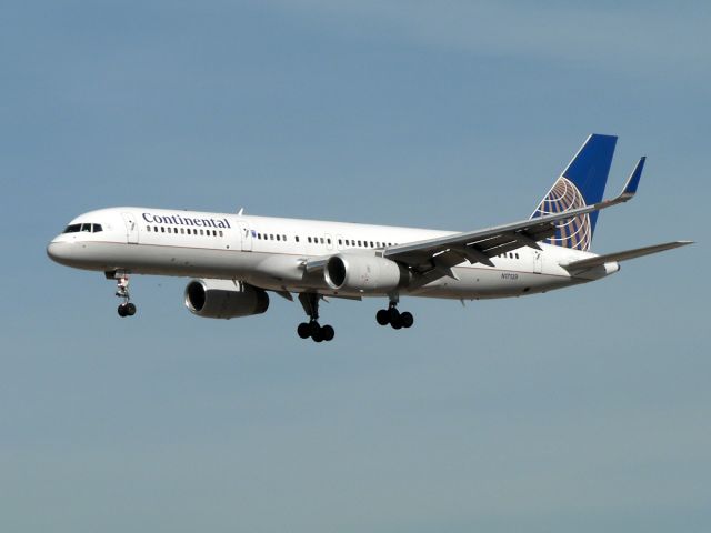 Boeing 757-200 (N17139)