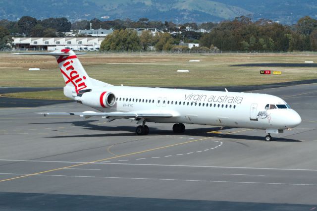 Fokker 100 (VH-FNC)