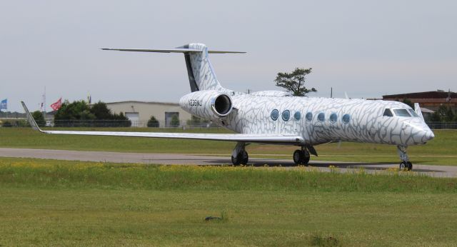 Gulfstream Aerospace Gulfstream V (N236MJ) - Michael Jordan's Gulfstream Aerospace GV-SP taxiing at Boswell Field, Talladega Municipal Airport, AL, before the start of NASCAR'S GEICO 500 at Talladega Superspeedway - April 23, 2023. No one was allowed to take any photos of him as he deplaned.