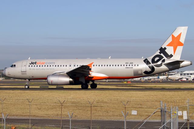 Airbus A320 (VH-JQX)