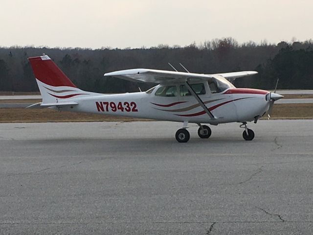 Cessna Skyhawk (N79432)
