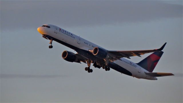 Boeing 757-200 (N546US)