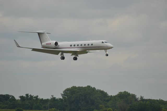 Gulfstream Aerospace Gulfstream G650 (N83CW) - N83CW on final to Runway 15 in Sioux Falls SD on 6-12-15