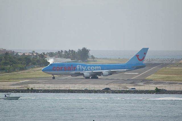 Boeing 747-400 (F-HLOV)