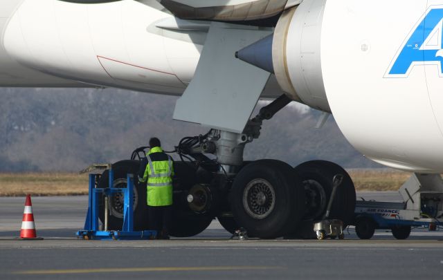 Boeing 777-200 (F-OLRA)