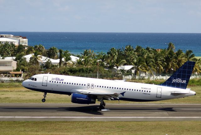 Airbus A320 (N663JB)