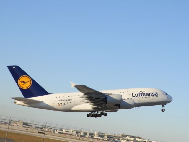 Airbus A380-800 (D-AIMC)