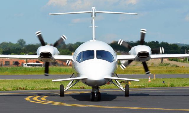 Piaggio P.180 Avanti (N107SL)