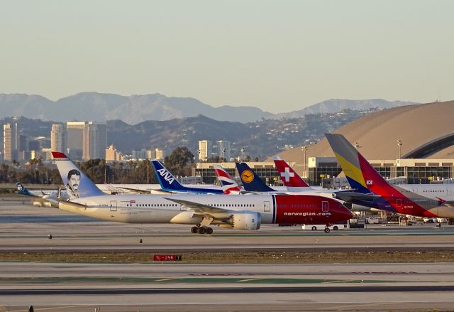 Boeing 787-9 Dreamliner (G-CKNA)