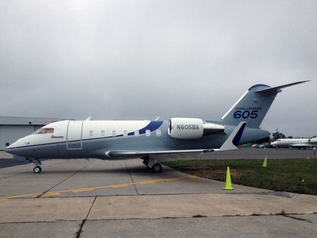 Canadair Challenger (N605BA) - LArge cabin.