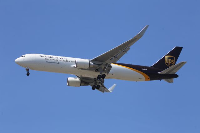 BOEING 767-300 (N351UP)