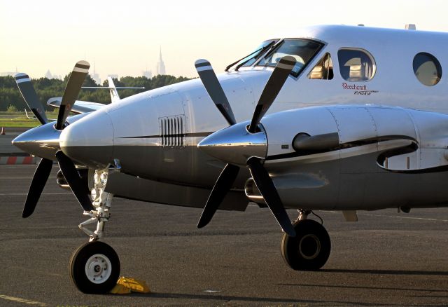 Beechcraft King Air 90 (N331JP) - Note the Empire State Building in the background.
