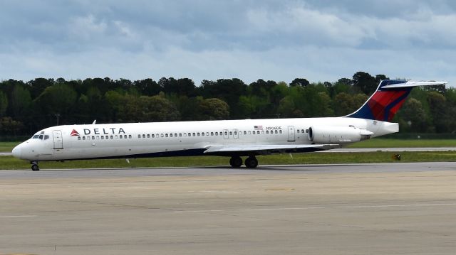 McDonnell Douglas MD-88 (N906DE)