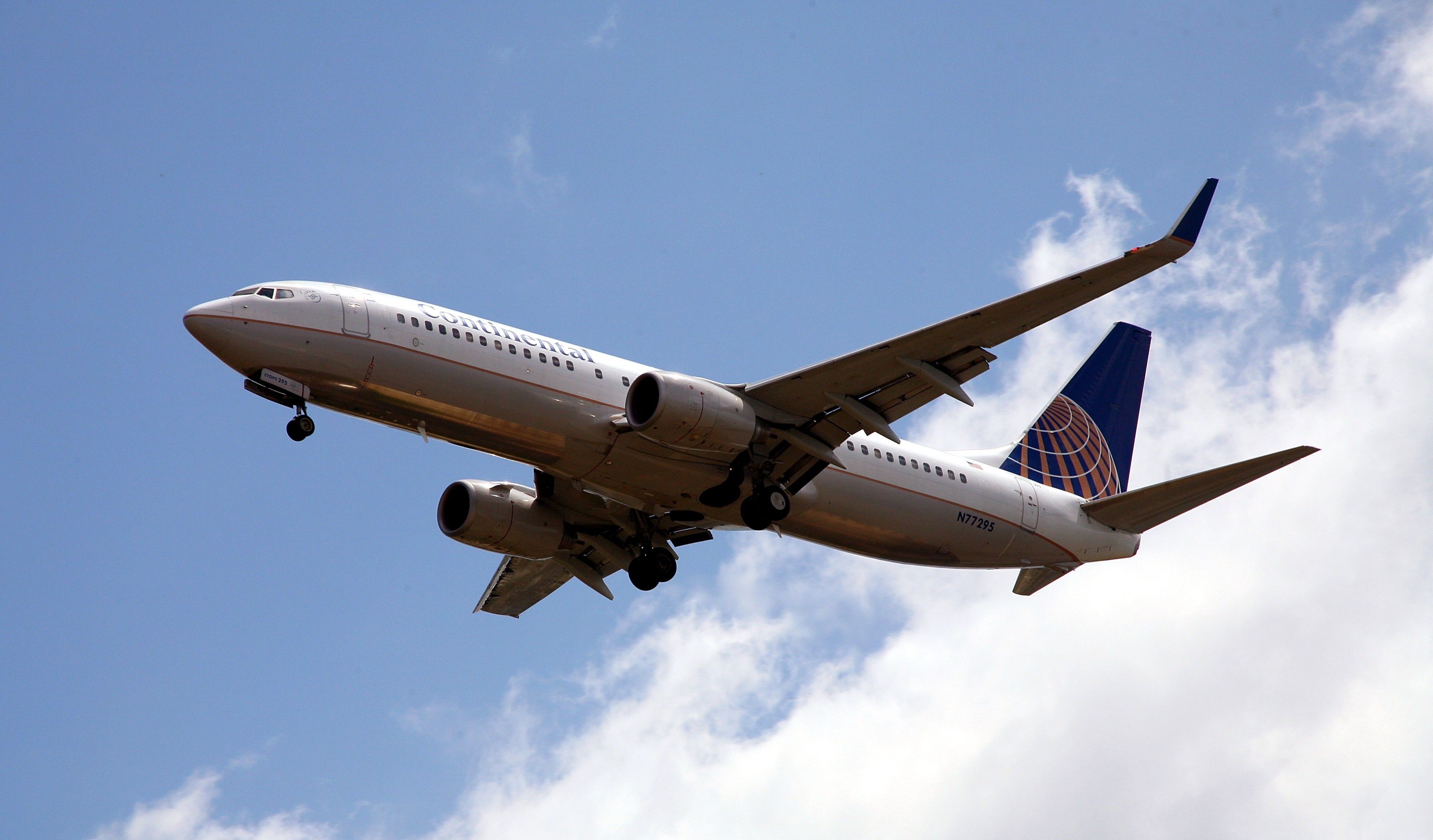 Boeing 737-700 (N77295)