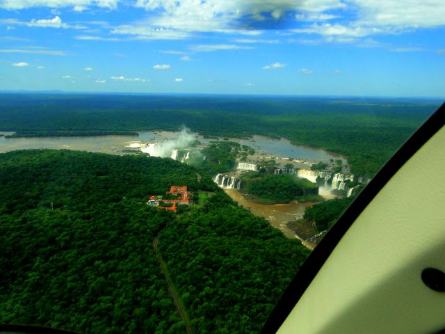 MD HELICOPTERS MD-600N (PR-HLS) - FLYING IN FOZ DO IGAÇÚ-PR, BRAZIL