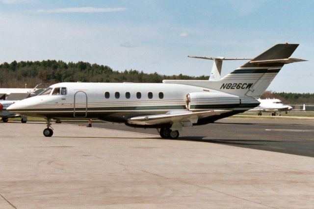 Hawker 800 (N826CW) - Seen here on 14-Apr-02.  Reregistered N82SR 3-Feb-07.