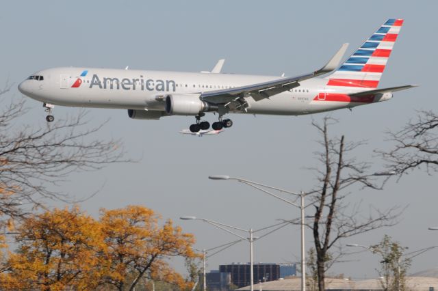 BOEING 767-300 (N397AN)