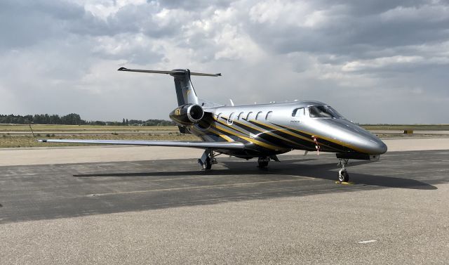 Embraer Phenom 300 (N6A)