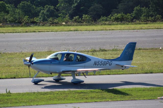 Cirrus SR-22 (N558PG)
