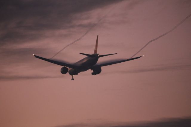 BOEING 777-300ER (TC-JJS)