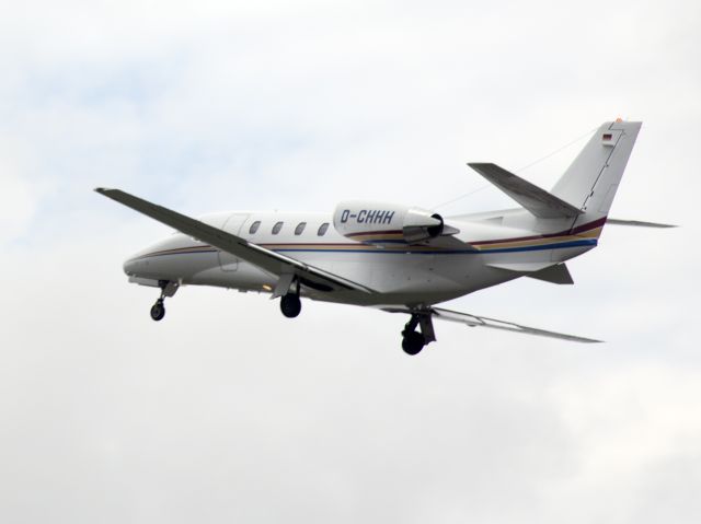 Cessna Citation Excel/XLS (D-CHHH) - Take off runway 25.