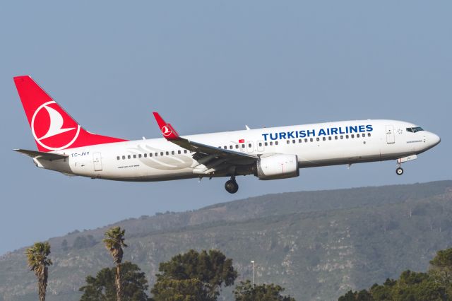 Boeing 737-800 (TC-JVY) - First 737-800 that visits the Tenerife North Airport, in its interior came the selection of Turkish basketball to play soon a game with the selection of Spain of basketball.