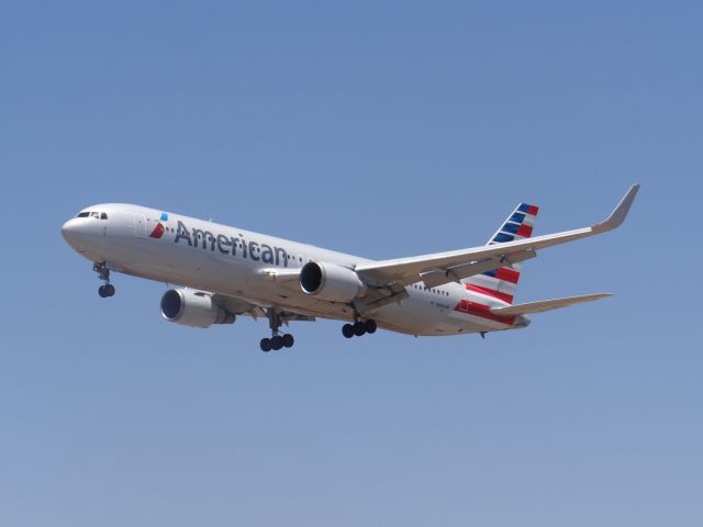 BOEING 767-300 (N380AN) - At LAX, Standing at Imperial hill.