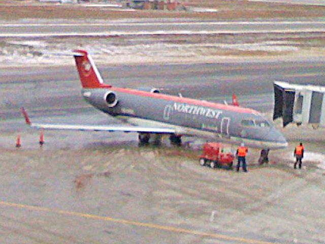 Canadair Regional Jet CRJ-200 (N84880)