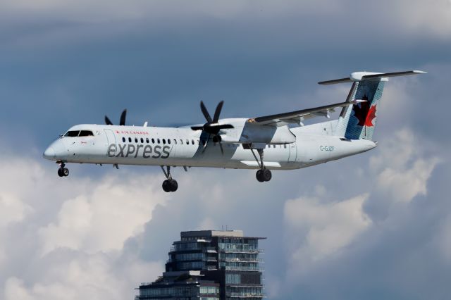 de Havilland Dash 8-400 (C-GJZF)