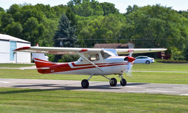 Cessna Commuter (N8109S) - Cessna 150F N8109S in Brighton