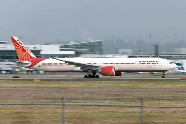 BOEING 777-300 (VT-ALT)