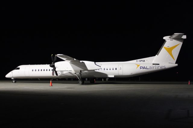 de Havilland Dash 8-400 (C-GPQA)