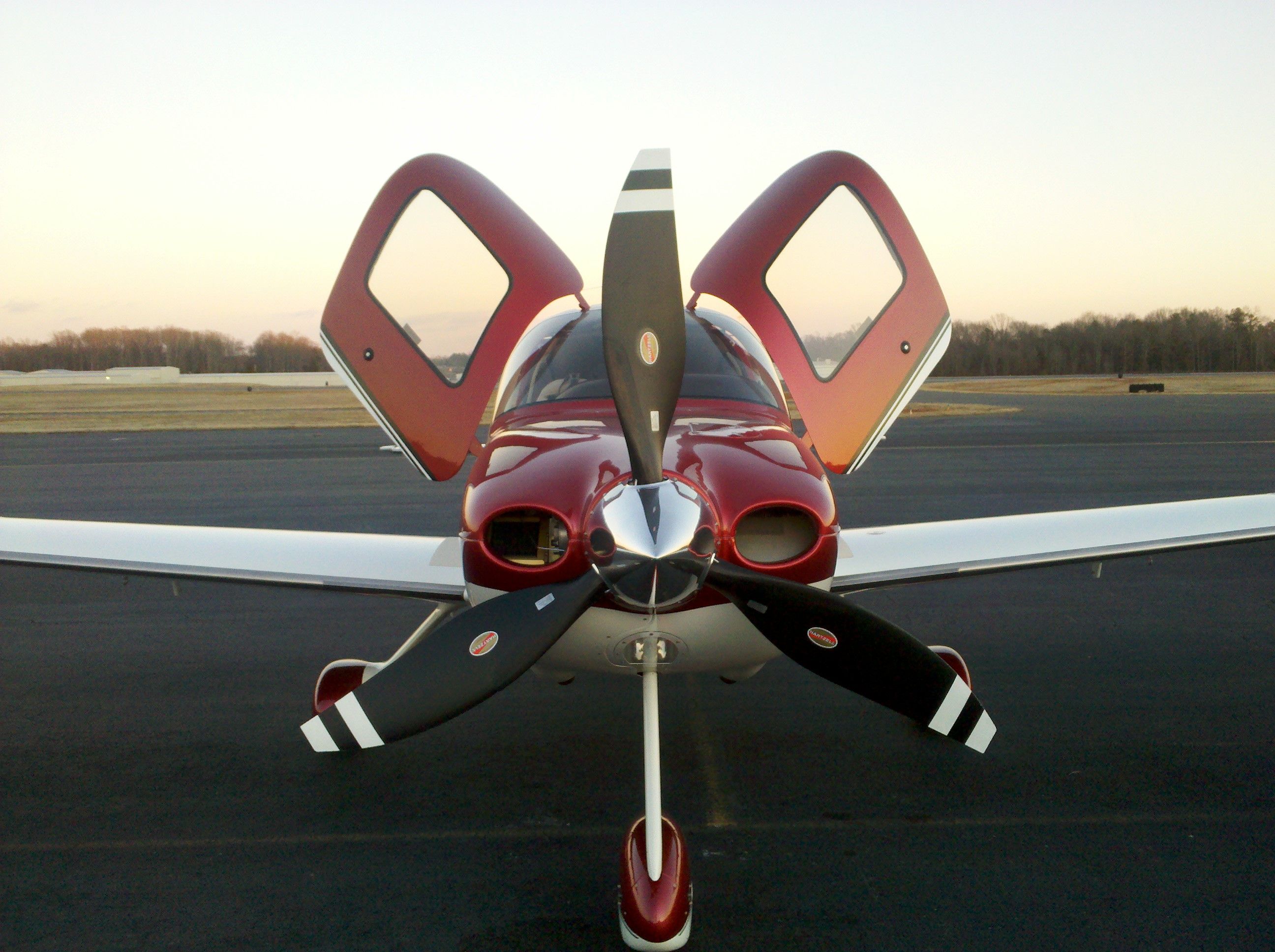 Cirrus SR-22 (N369CH)