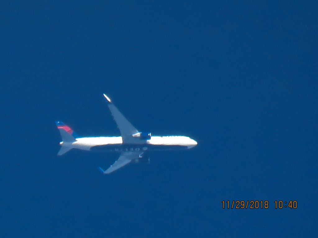 BOEING 767-300 (N155DL)