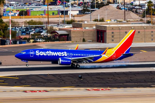 Boeing 737 MAX 8 (N8790Q) - Southwest Airlines 737 MAX 8 landing at PHX on 12/19/22. Taken with a Canon R7 and Tamron 70-200 G2 lens.