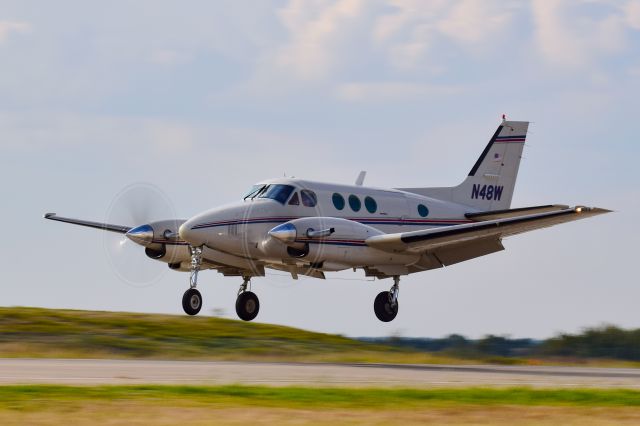 Beechcraft King Air 90 (N48W)