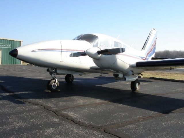 Piper Aztec (N40469) - Piper Aztec 1973, non-turbo, Garmin 530W, Garmin 496, Garmin 330 xponder, de-ice.