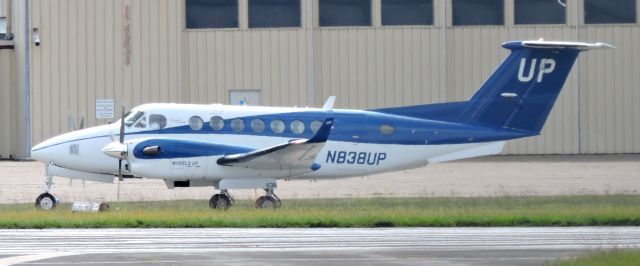 Beechcraft Super King Air 350 (N838UP) - This Wheels Up Beechcraft King Air 350 taxiing to the runway, fall 2019.