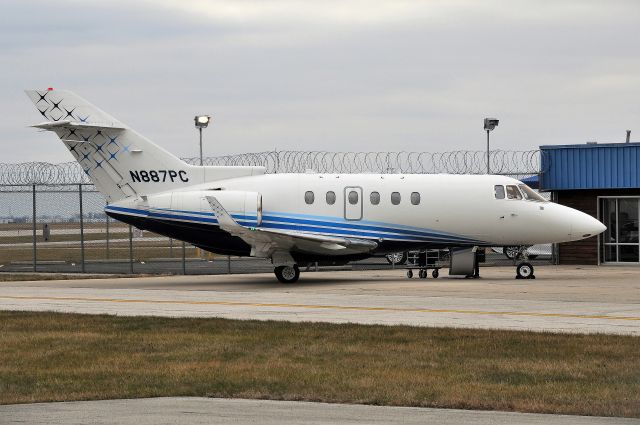 Hawker 800 (N887PC)