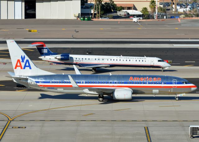 Boeing 737-800 (N913NN)