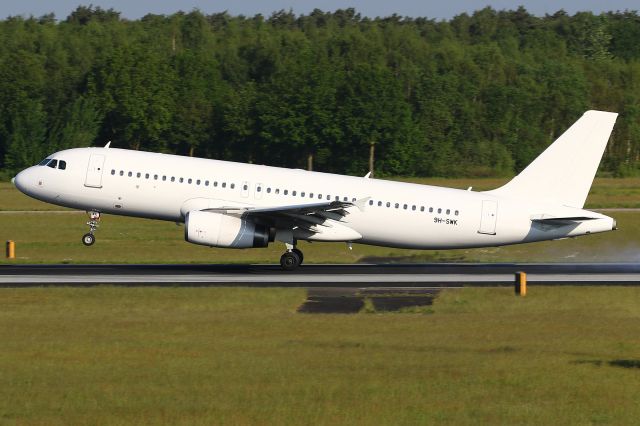 Airbus A320 (9H-SWK)