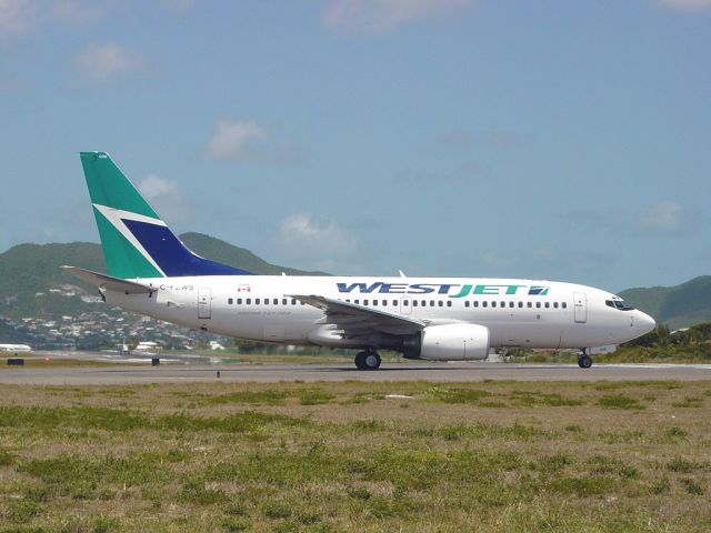 Boeing 737-700 (C-FZWS)