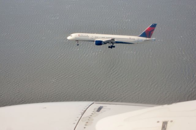 Boeing 757-200 (N632DL) - Taken from seat 12F on AA463, on approach into SFO, Delta 75 pulled up to the starboard side to land on runway 28R.