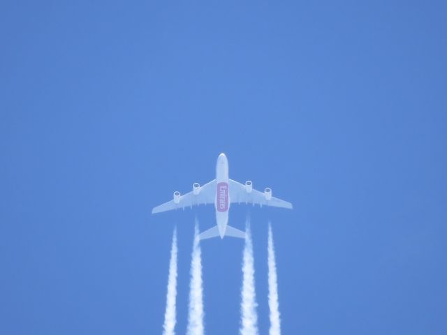 — — - Emirates 225 flying over Klamath Falls, OR at about FL330.  Taken with a Canon SX50HS.